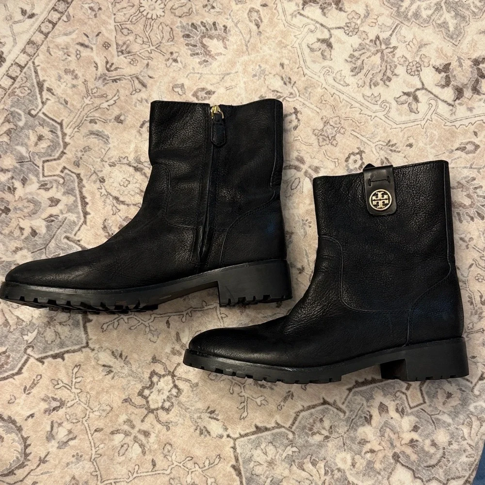 Tory Burch black pebbled